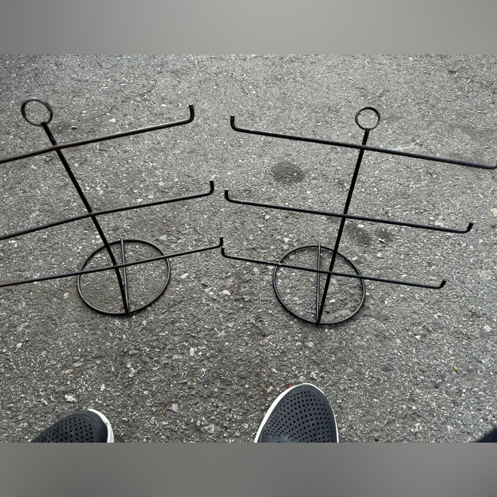 Display hanging wires
